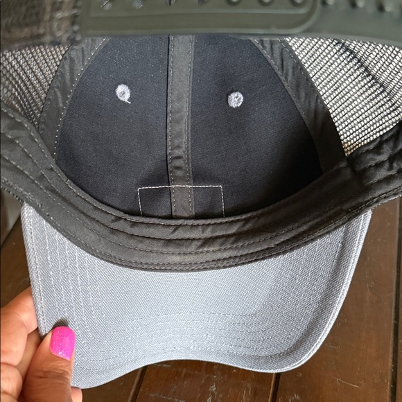 The North Face Gray Cap with Red Logo - Picture 4 of 4